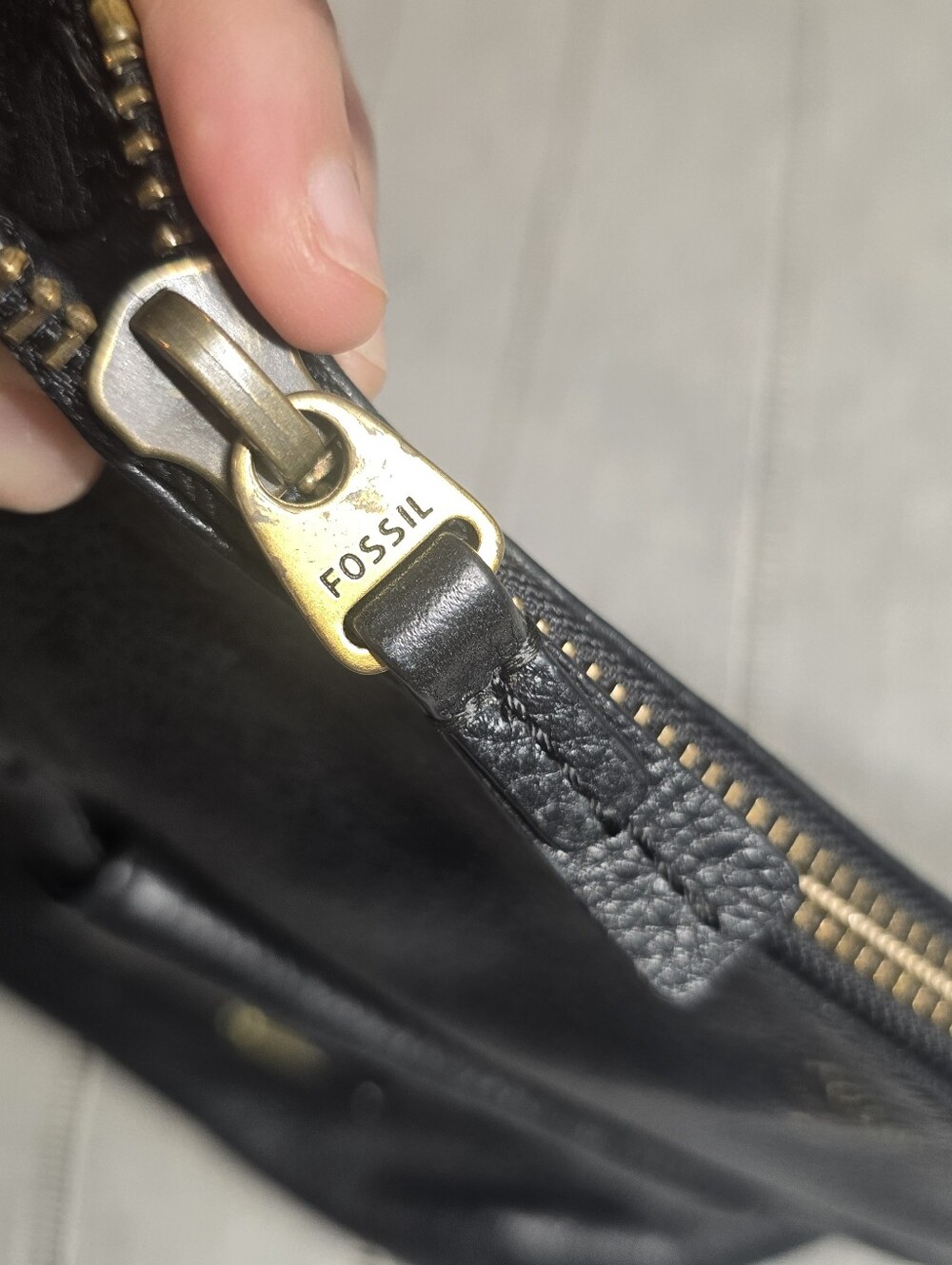 Fossil Black Pebbled Leather Shoulder Bag with Gold Hardware - Picture 8 of 12